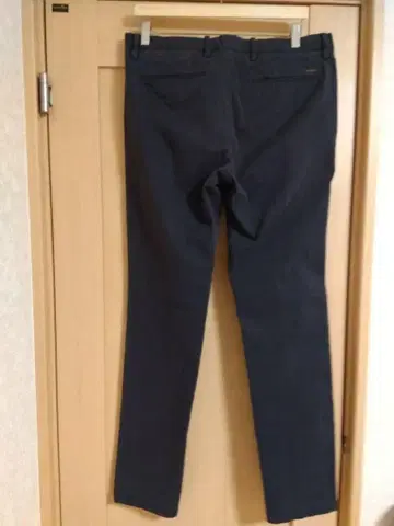 BOSS 다크 그레이 슬림핏 치노 팬츠