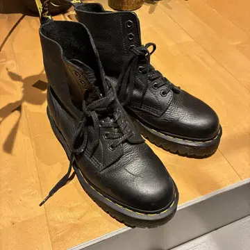 [ 새상품급 착용수회 ] Dr.Martens 닥터마틴 8홀 부츠