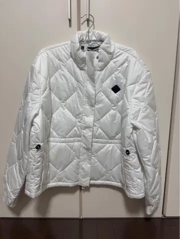 린드버그 화이트 퀼팅 자켓 & 스커트 상의 M 하의 S 셋업