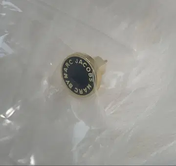 MARC JACOBS 로고 귀걸이 골드