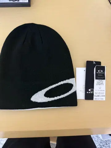 OAKLEY 오클리 비니 니트 모자 블랙 화이트