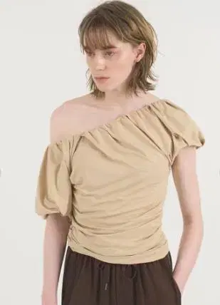 새상품급 styling/ 오프숄더 베이지 상의 원사이즈