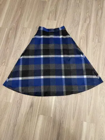 블루 레이블 플레어 스커트