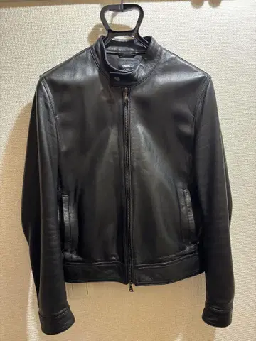 EMMETTI 블랙 싱글 라이더 자켓