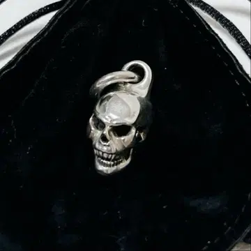 LEATHERS AND TREASURES 라지 스컬 목걸이 탑