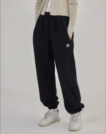 블랙 조거 팬츠 맨투맨 소재