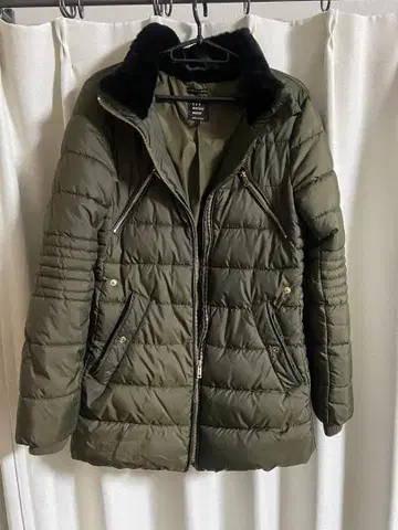 ZARA 올리브 그린 후드 부착 다운 자켓