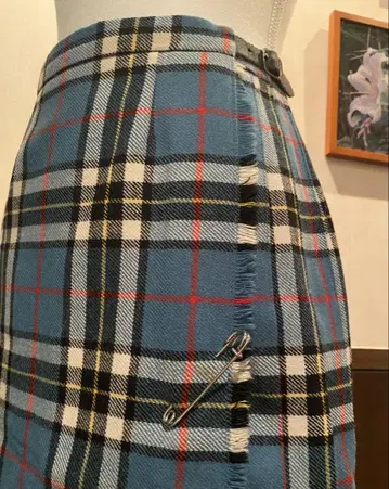 미사용품 본고장 영국제 타탄 체크 핑이 달린 랩 스커트 뒷면 플리츠