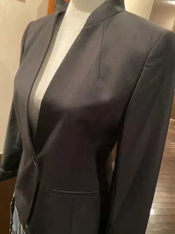 새상품급 DAKS 슬림핏 노카라 자켓 네이비 38