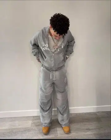 래퍼 Lil Mosey 착용 상하의 세트