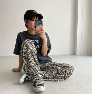 CANAL JEAN via j (비아제이) 레오파드 플리츠 팬츠