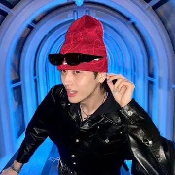 켄타우로스 켄타 착용 Nike 빨간색 니트 모자
