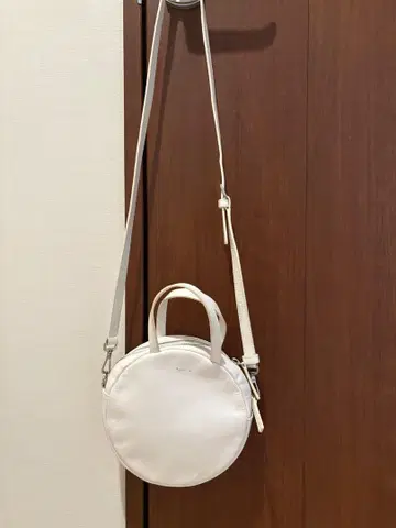 아네스 베 화이트 라운드 숄더백