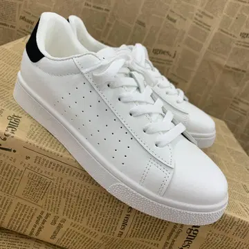 새상품 여성용 23.0cm 인조 가죽 코트 스니커즈 화이트 블랙 3415