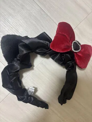리본 포함 머리띠 블랙 키티
