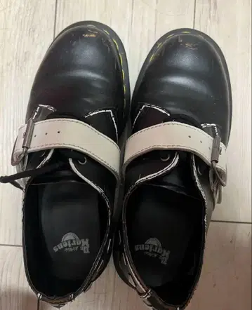 닥터 마틴 스터드 벨트 로퍼