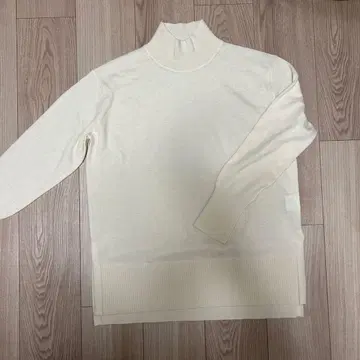 띠어리 럭스 theory luxe 크림색 터틀넥 니트 긴팔