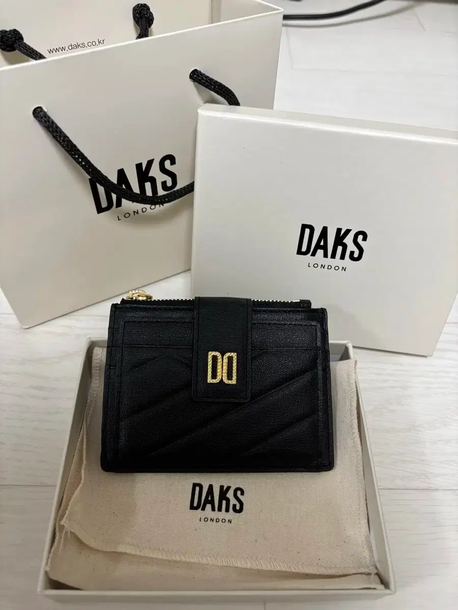DAKS | 닥스 Daks Black DD Card Wallet New Product on Bunjang Global Site.