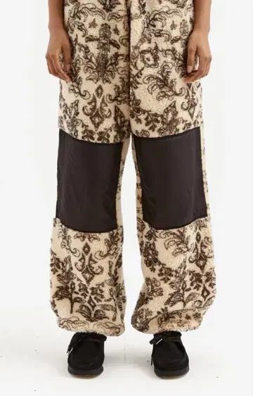 Aries Floral Fleece Pant 아리즈 플리스 Ecru