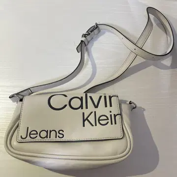 Calvin Klein Jeans 숄더백 화이트