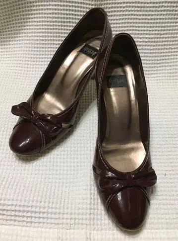히미코 리본 에나멜 펌프스 보르도색 24cm