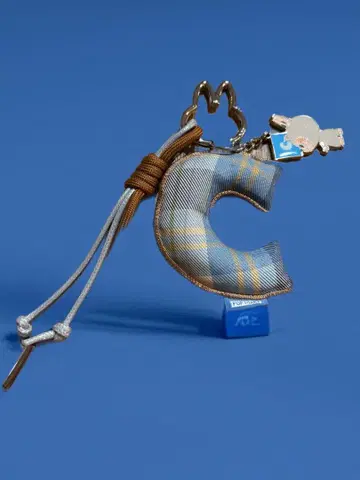 POP MART PIN FOR LOVE 스트랩 (C)