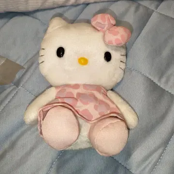 헬로키티 봉제 인형 핑크 드레스 뒤집으면 드링크가 됩니다.