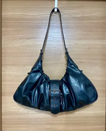 ZARA 개더&버클 맥시버킷백