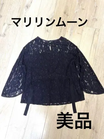 새상품급 마릴린 문 레이스 블라우스 네이비 고급