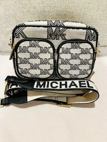 MICHAEL KORS 크로스바디 위드 테크 어태치