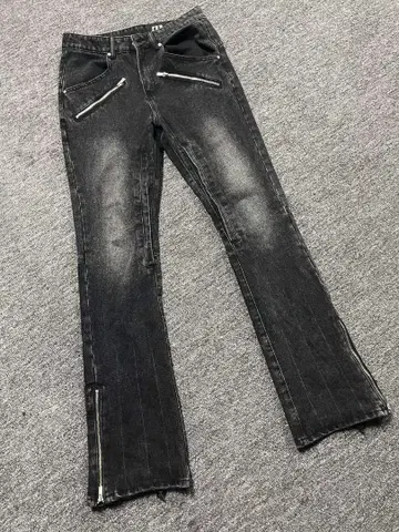 블랙 스트레이트 데님 지퍼 포켓 부착