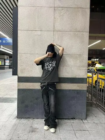 블랙 스트레이트 데님 지퍼 포켓 부착