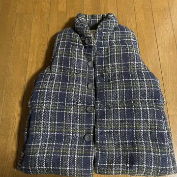 네이비 계열 체크 다운 베스트