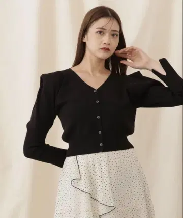 JILL BY JILLSTUART 심볼 엠보싱 가디건