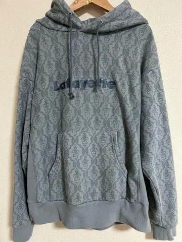 yellow bucks 착용 lafayette 후드티 다마스크 무늬