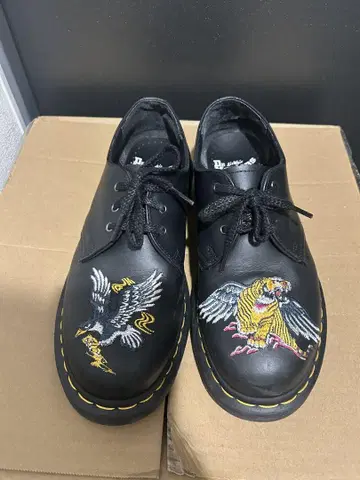 Dr. Martens 한정판 로퍼