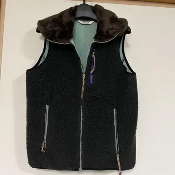 AIGLE 플리스 후드 부착 보아 베스트 다크 그레이