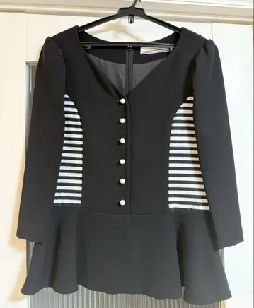 보더스 앳 발코니 HEART NECK TWILL BLOU