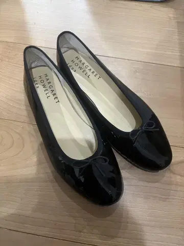 MARGARET HOWELL 블랙 플랫슈즈