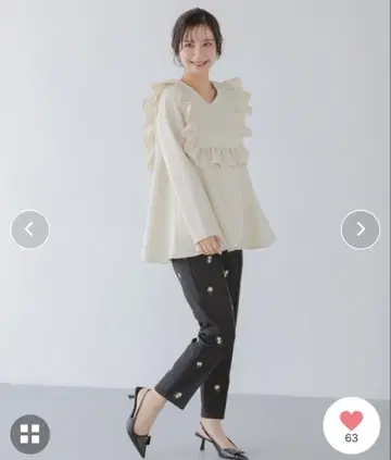 스퀘어 프릴 V넥 상의