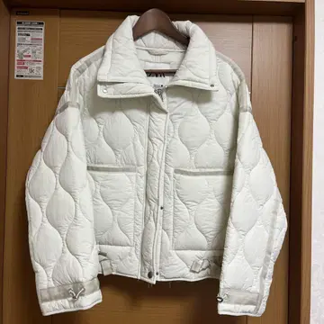ZARA 화이트 퀼팅 다운 자켓