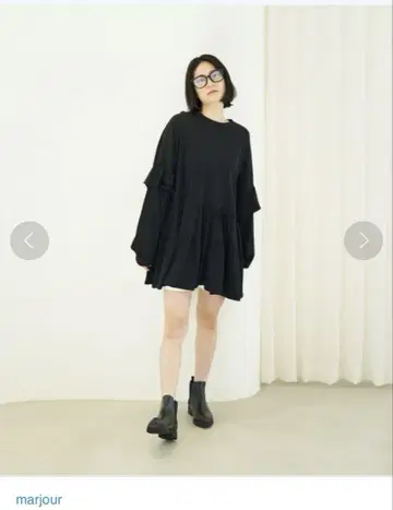 마주르 프릴 오버 T셔츠 블랙