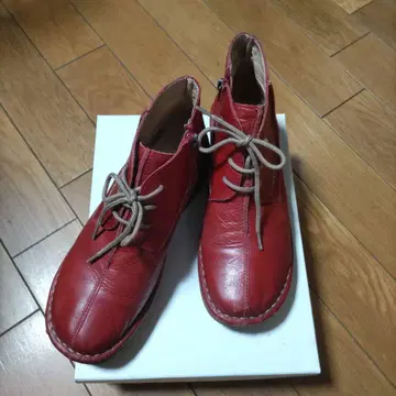가죽 빨간색 하이컷 부츠