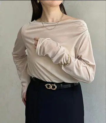 새상품 Thevon 드레이프 넥 벨로아 시어 풀오버