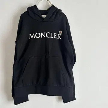 MONCLER 블랙 후드 부착 후드티