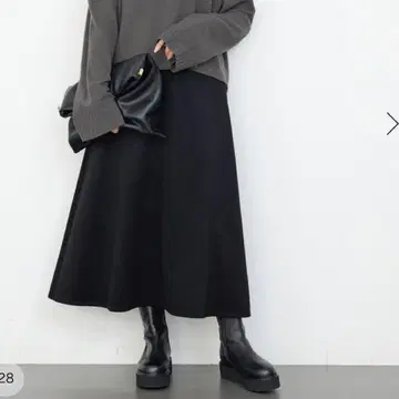 EVERYDAY I LIKE. Newstandard 플레어 스커트 38