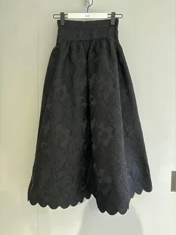 Bibiy. MELINDA SKIRT 블랙