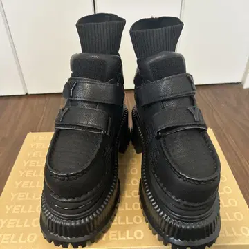 YELLO 블랙 하이컷 스니커즈풍 부츠