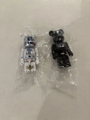 R2-D2 & Darth Vader Bearbrick