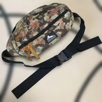 GREGORY 카모플라쥬 바디백